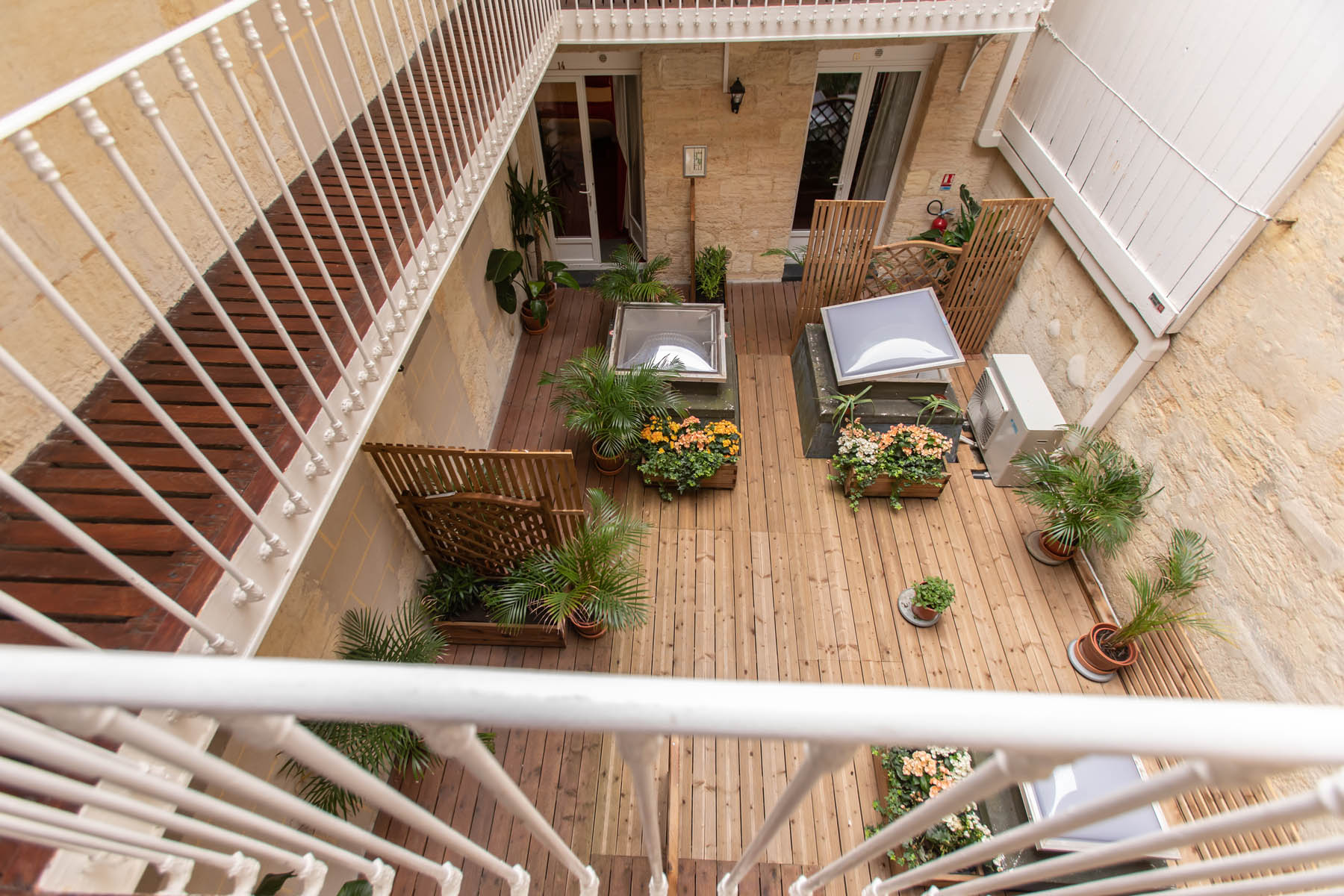 Comfort Room - Image 2